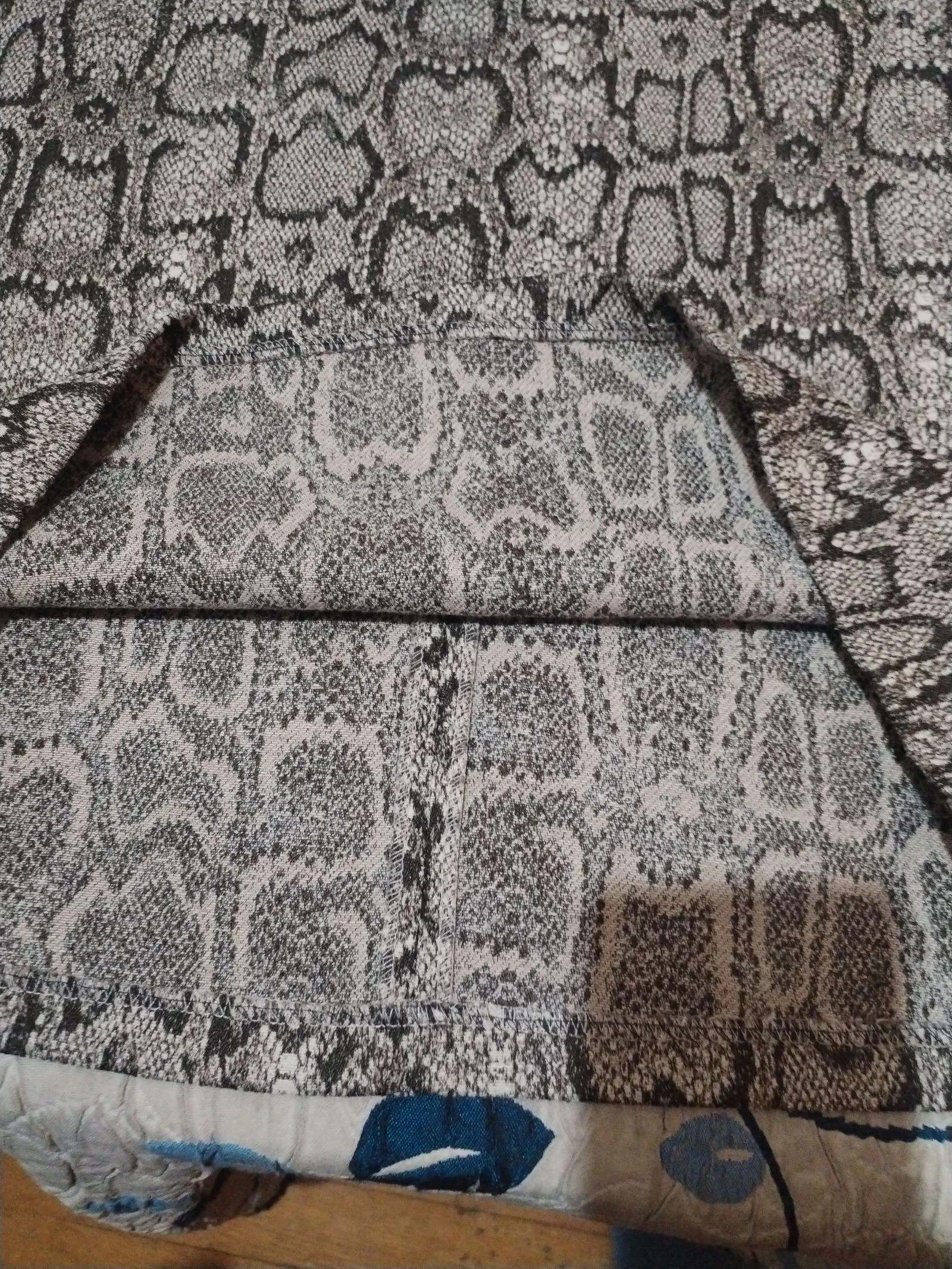 Vestido de verano de Zara con un estampado de serpiente o de cocodrilo – photo 15